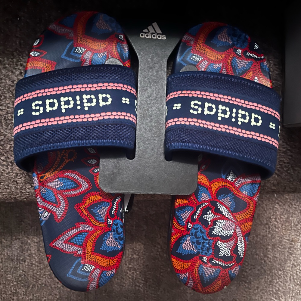 Adidas sandals size 7